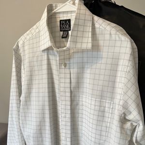 Jos A Banks Traveler Collection Dress Shirt - Tailored Fit - Size 15.5 - 33